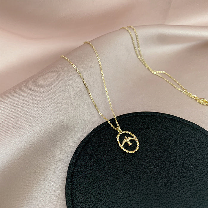 Gold round necklace