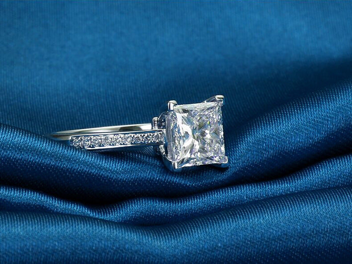 Simple Fashion Four-claw High Simulation Diamond Ring For Women