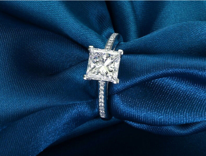 Simple Fashion Four-claw High Simulation Diamond Ring For Women