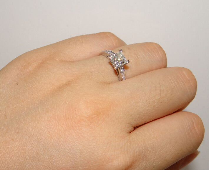 Simple Fashion Four-claw High Simulation Diamond Ring For Women