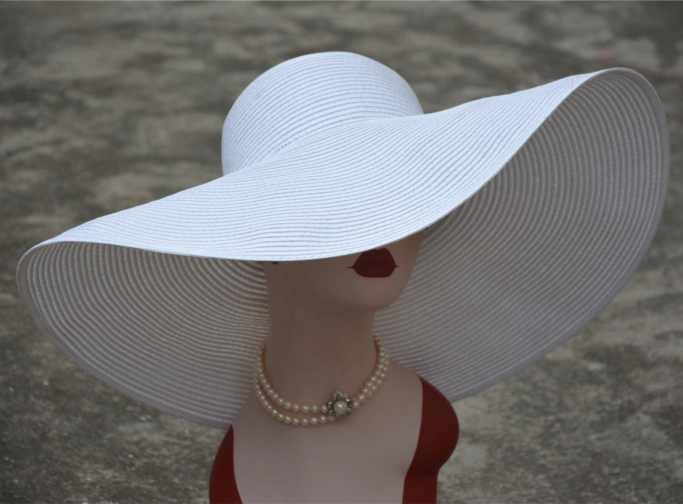 18cm Oversized Hepburn Shade Holiday Straw Hat