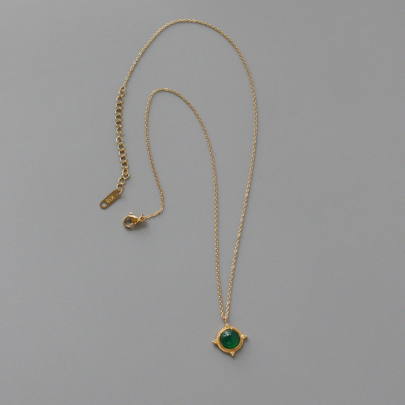 Vintage Court Green Agate Semi-Precious Star Embossed Necklace Clavicle Chain