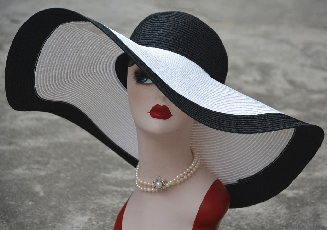 18cm Oversized Hepburn Shade Holiday Straw Hat