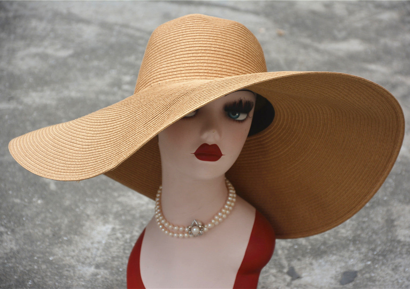 18cm Oversized Hepburn Shade Holiday Straw Hat