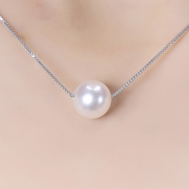 Minute pearl necklace