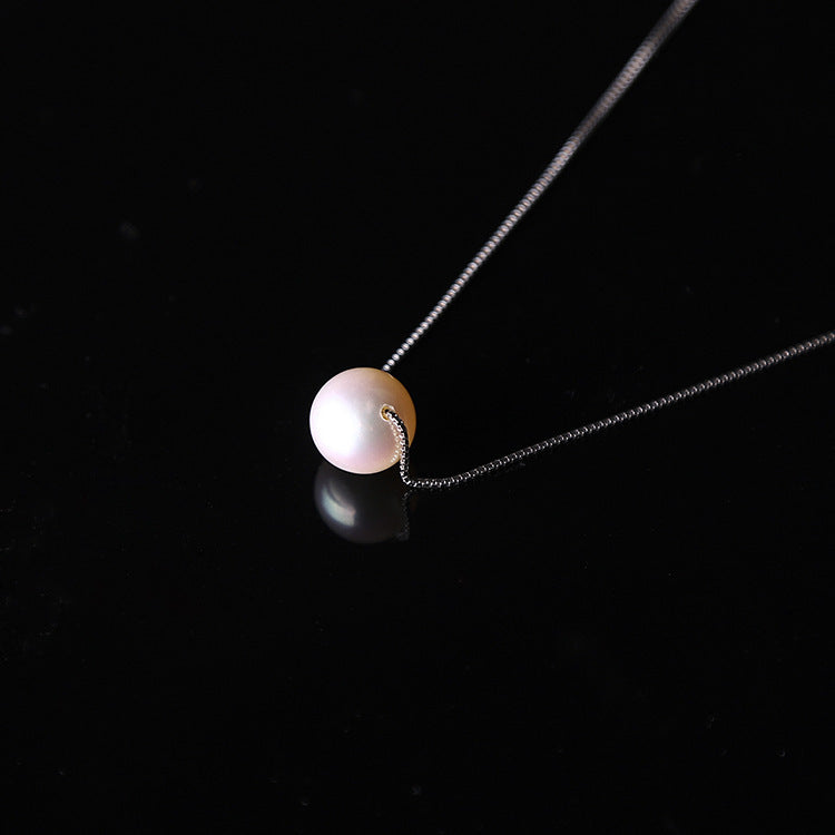 Minute pearl necklace