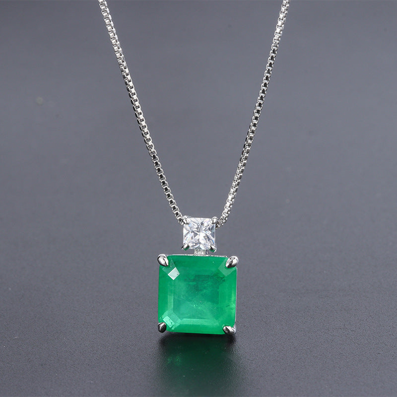 Simulation Emerald Pendant Retro Women's Necklace