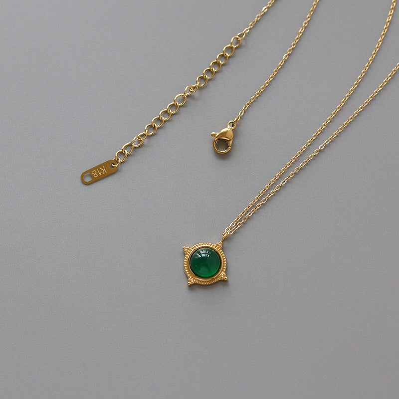 Vintage Court Green Agate Semi-Precious Star Embossed Necklace Clavicle Chain