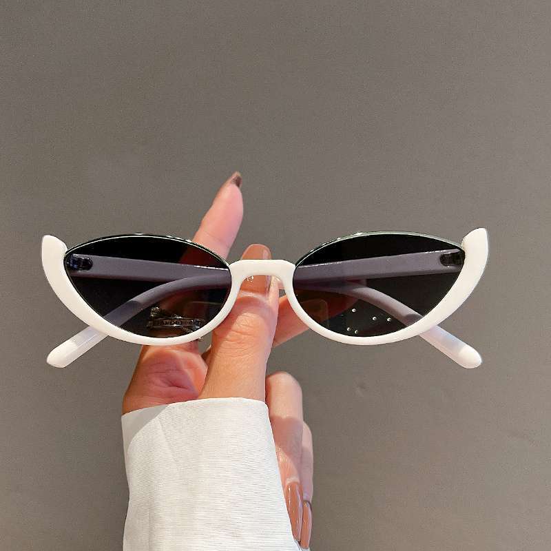 European And American style Minimalist Avant-garde Sunglasses - Lena