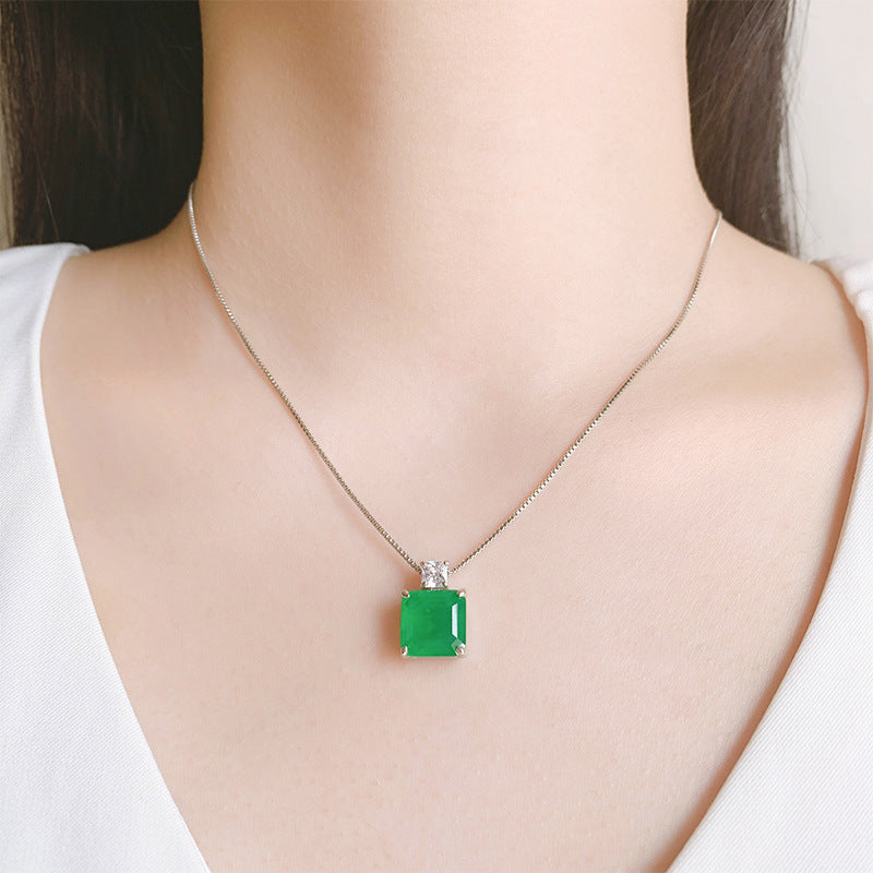 Simulation Emerald Pendant Retro Women's Necklace